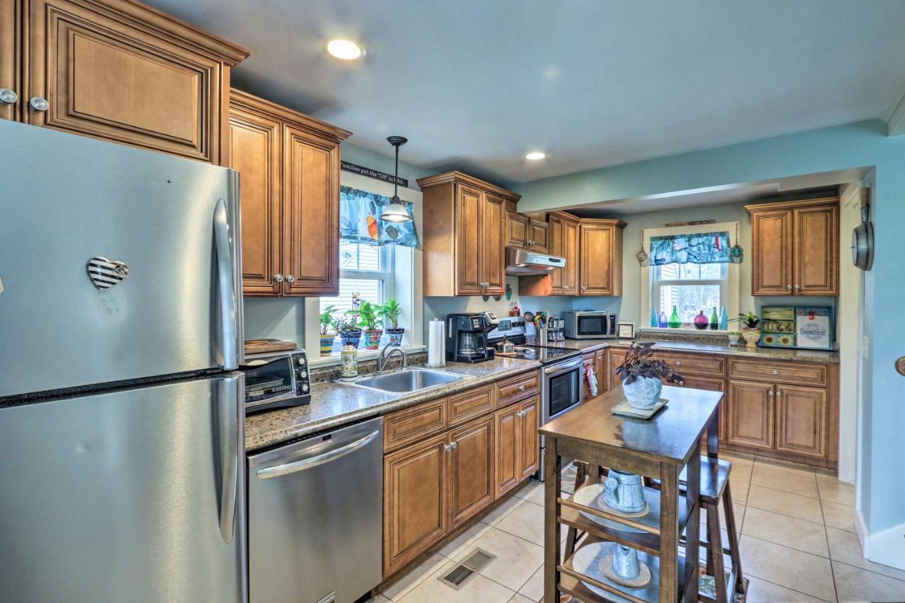 Remodeled Farmhouse In Waterford Near 2 Beaches! Buitenkant foto