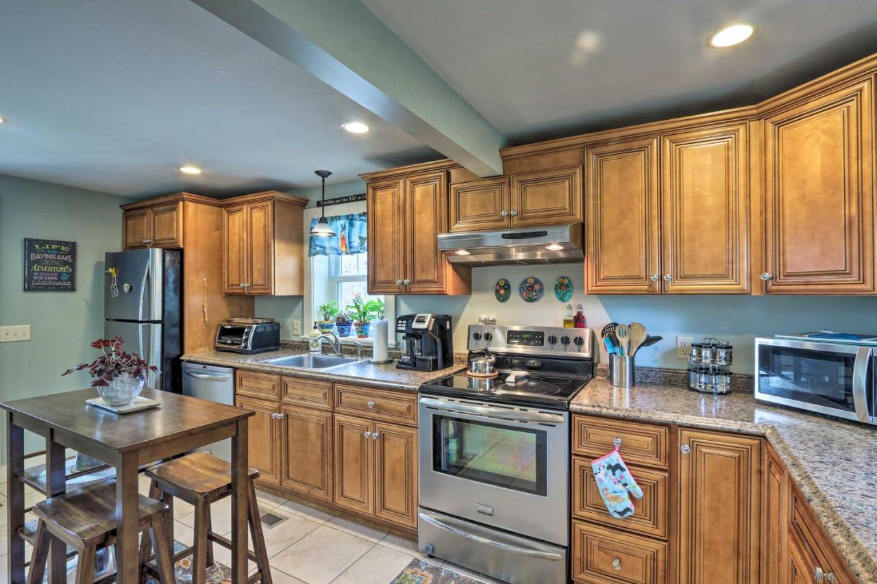 Remodeled Farmhouse In Waterford Near 2 Beaches! Buitenkant foto